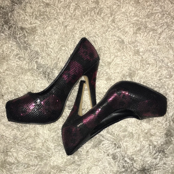 Women’s skull stilettos - Picture 3 of 4